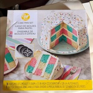 Wilton Cake Pan Set with Batter Divider